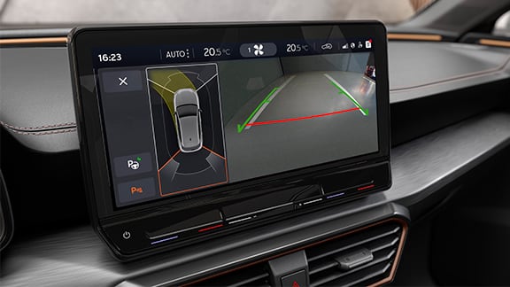 Autonomous parkinkg of the new CUPRA Leon Sportstourer ehybrid Family Sports Car interior view