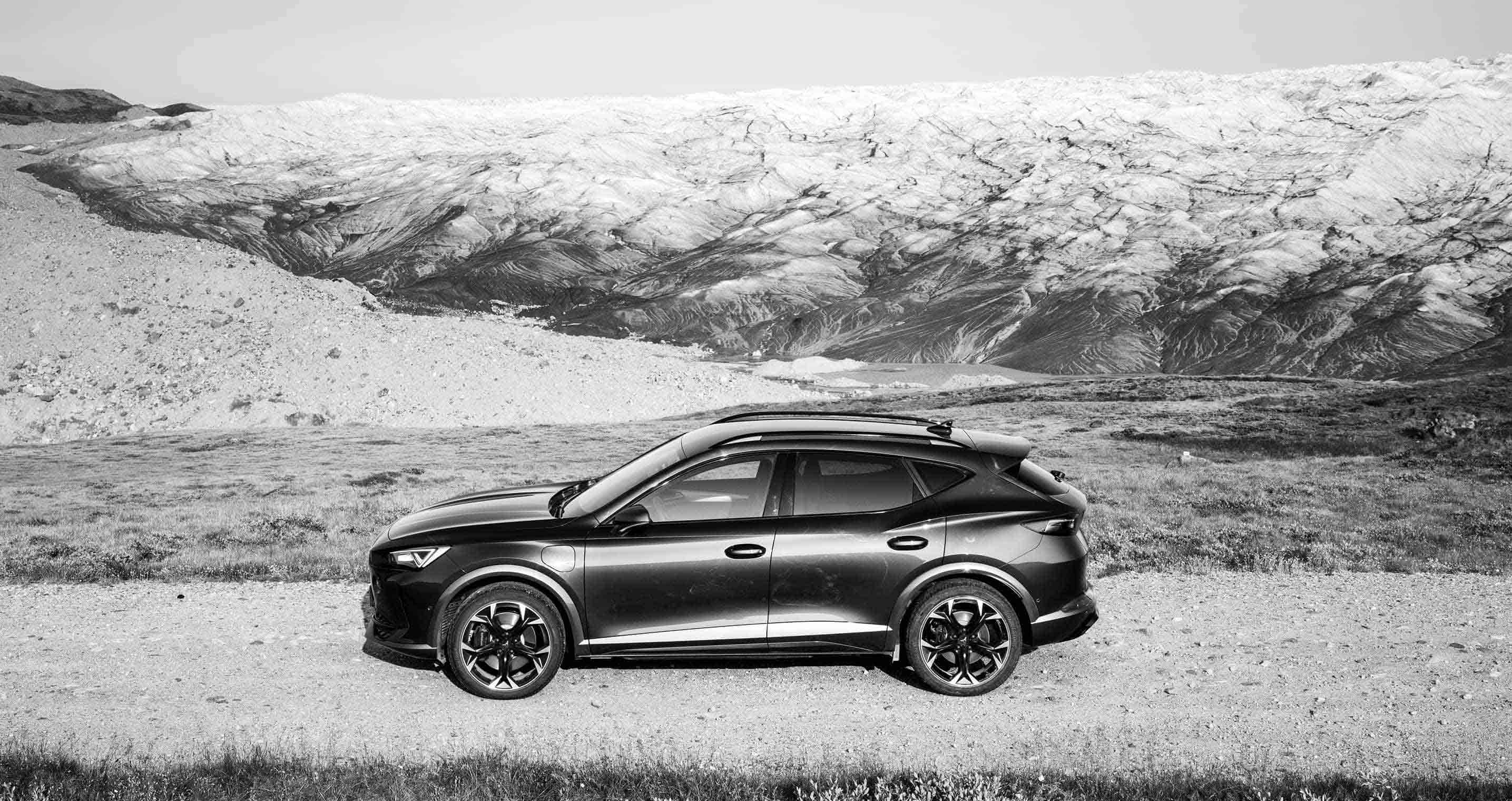 cupra formentor e-hybrid side view